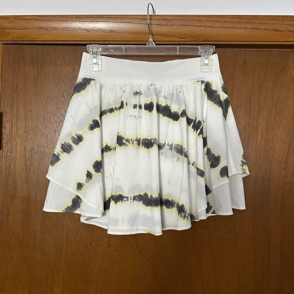Lululemon Athletica White and Black Skater Skirt